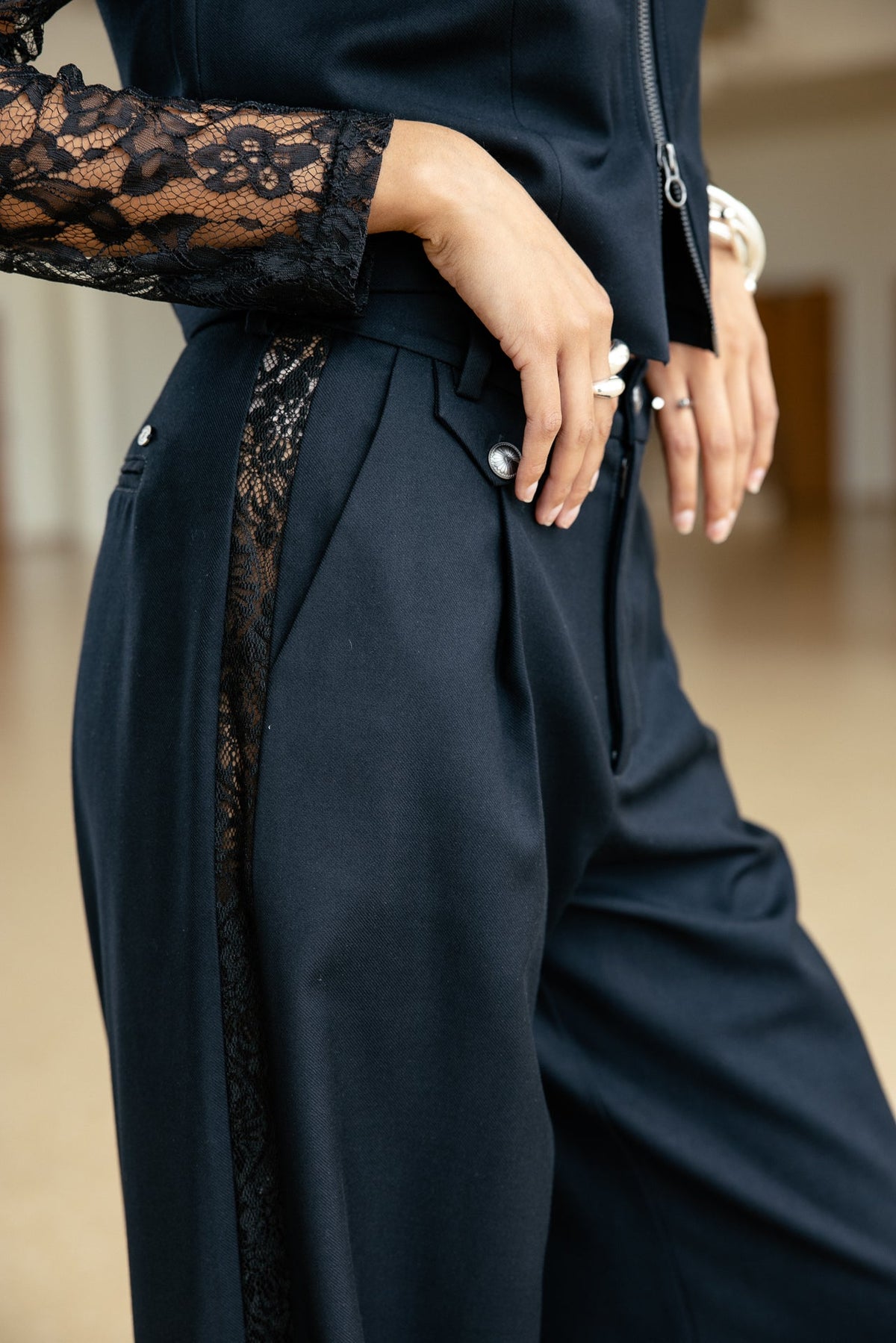 Pantalon Alison Azul Zafiro con Encaje