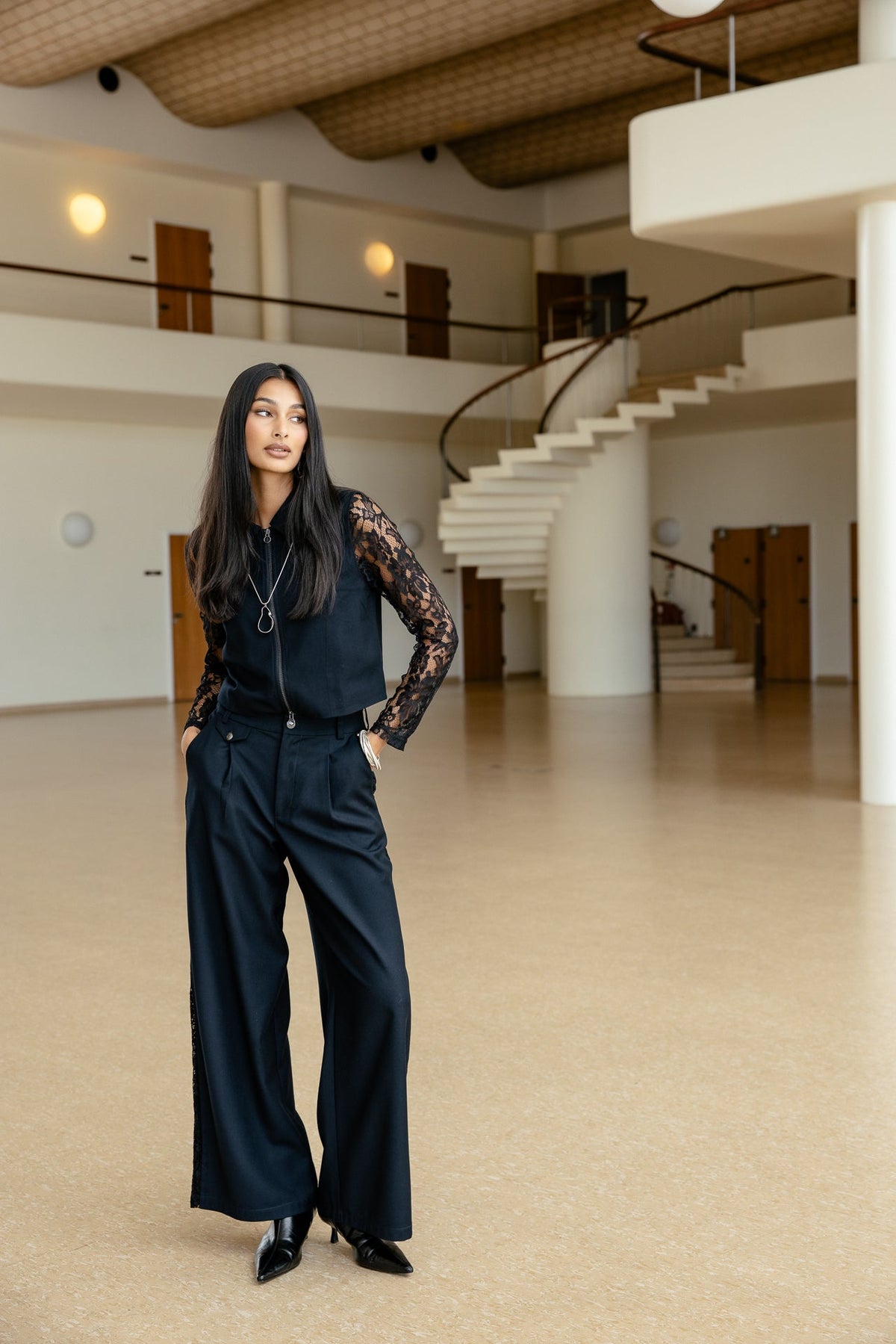Pantalon Alison Azul Zafiro con Encaje