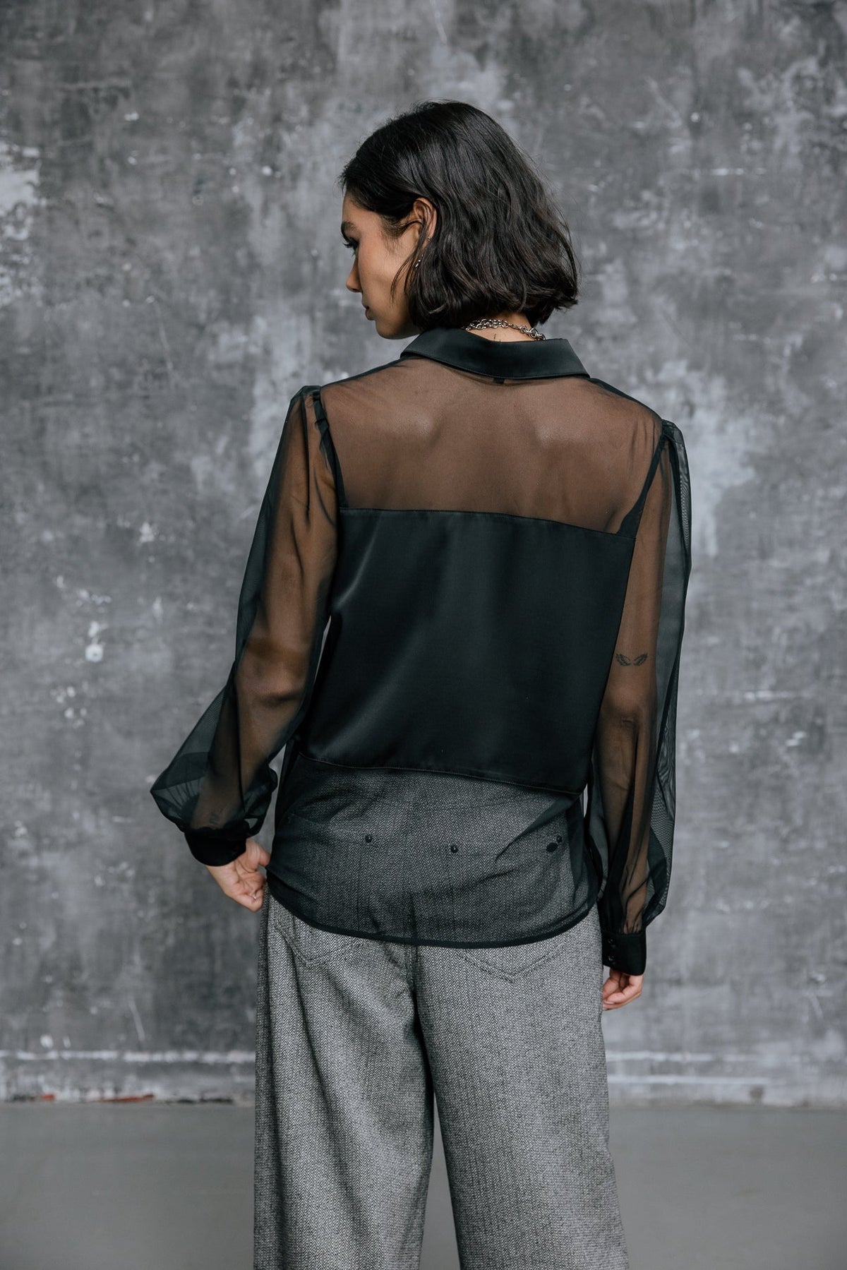 Blusa Cyrna Negra de Satén