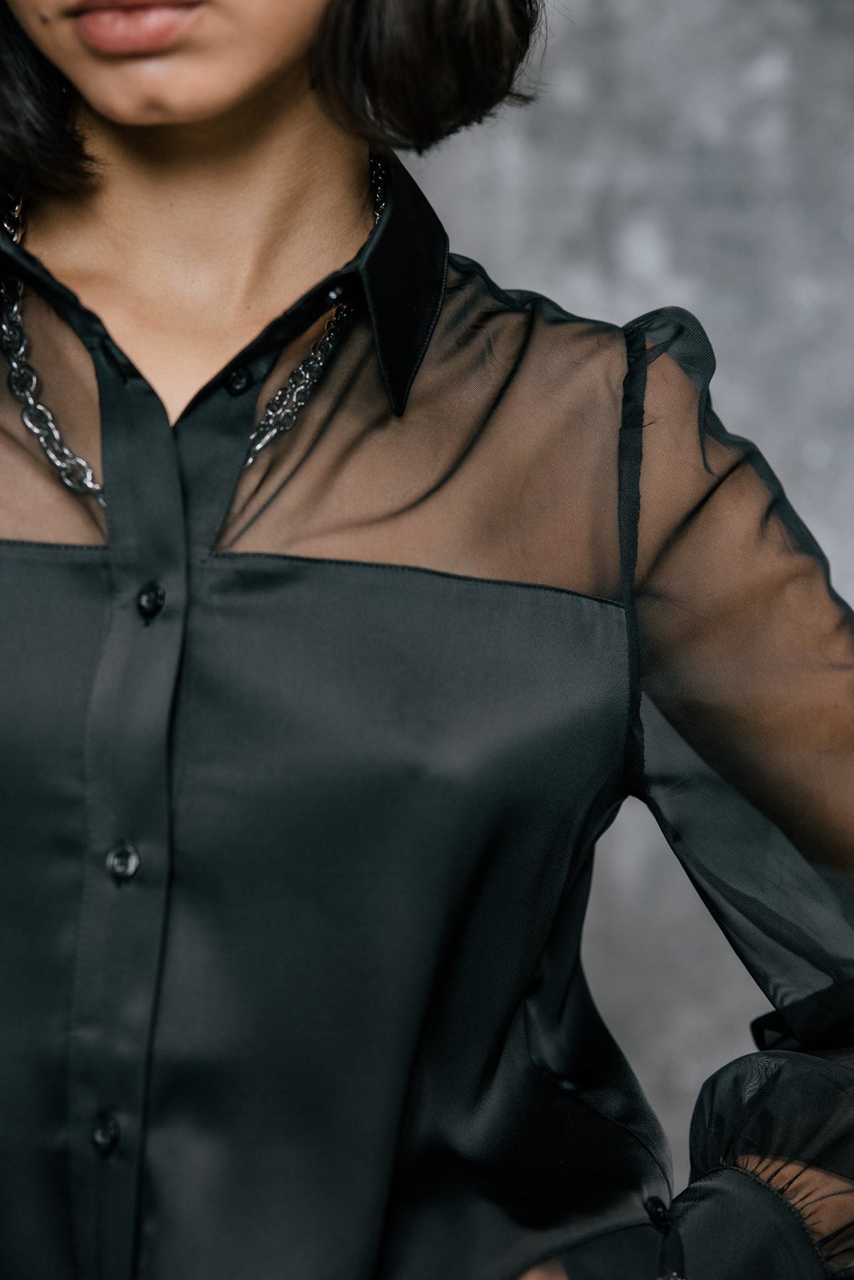 Blusa Cyrna Negra de Satén